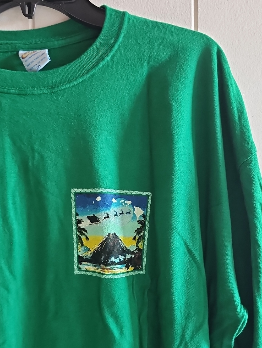 Green Mens Graphic Long-Sleeve Tee with Island Print Size XXL